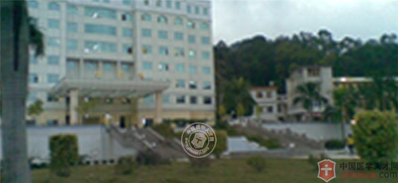 郁南县第二人民医院HTTP://WWW.YIXUEZP.COM/位于中国民间艺术之乡云浮市郁南县连滩镇西郊,是一间集医疗、预防、保健、康复为一体的综合性**的县级医院。院占地面积3万多平方米,业务用房1万9千多平方米。现有干部职工230多人,其中卫技人员200多人,中高级职称以上25人。 二、科室设置 住院部设内一区、内二区(ICU)、外科、妇科、产科病区,床位150张。有四个门诊部,设有:急诊科、内科、儿科、骨科、外科、妇科、五官科、口腔科、皮肤科、中医科、针灸理疗科、妇幼保健科、公共卫生管理科等。医